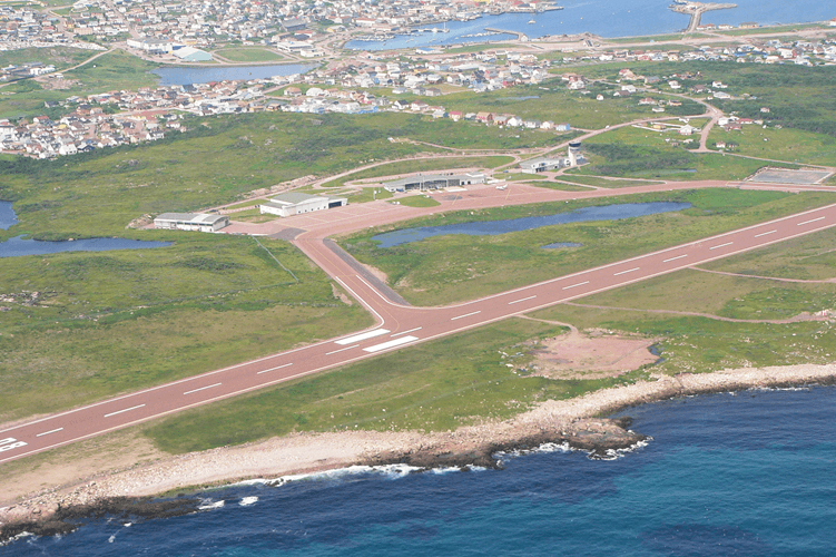 Vue aérienne de l'aéroport de Saint-Pierre